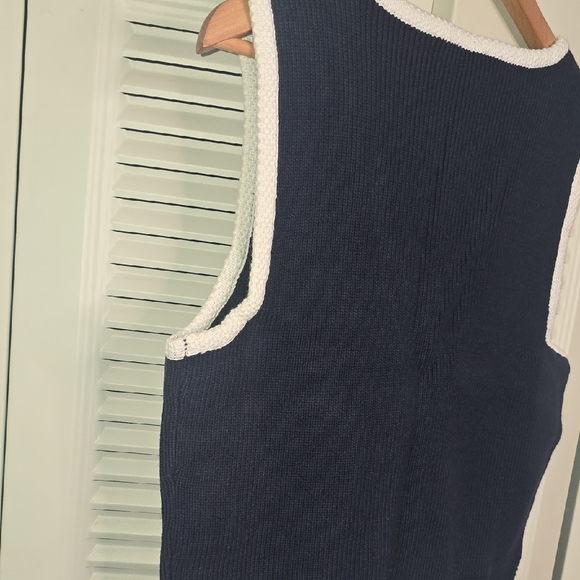 Abercrombie & Fitch Navy Blue Vest with White Trim - Picture 10 of 11